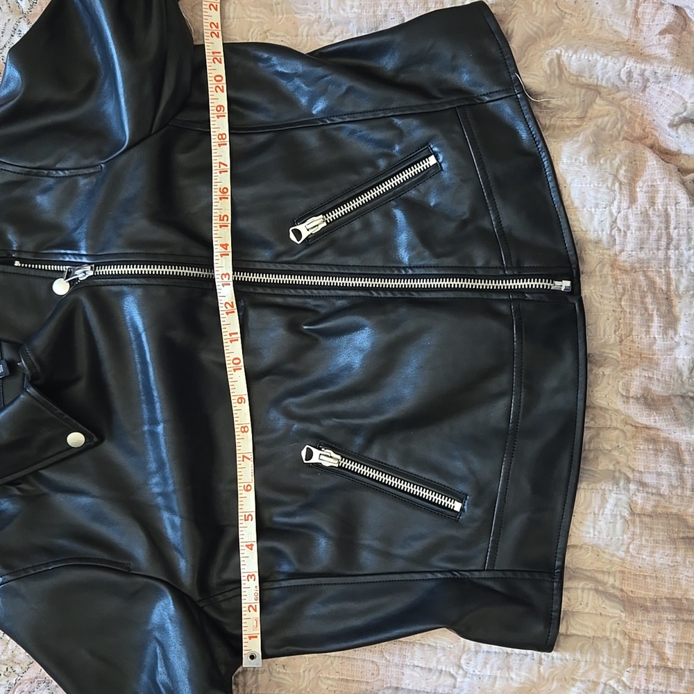 Torrid size 1 peather jacket - Picture 8 of 9
